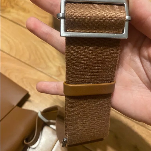 Sold on V*nted π BNWT Everlane βThe Formβ Leather Shoulder + Crossbody Bag - Picture 4 of 8